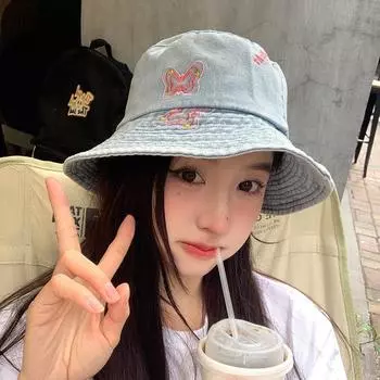 Вышитая бабочка, старая джинсовая шляпа-ведро, женская, весенне-летняя, универсальная, для лица, маленький козырек от солнца, солнцезащитный козырек, шляпа для мужчин M (56-58cm) butterfly bucket hat темно-синий
