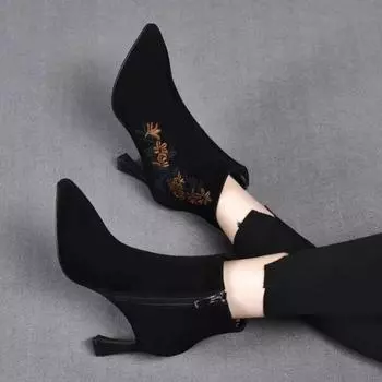 Вышитые короткие сапоги на высоком каблуке для женщин, ботильоны, заостренные вышитые черные матовые модные короткие сапоги для женщин 35