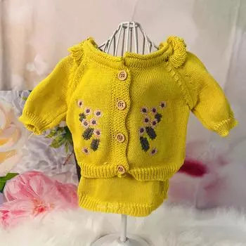 Вышивка цветов желтая вязаная шерстяная кукла, аксессуары для одежды, пальто + комбинезон, костюм для куклы 22-23 дюйма, модная одежда для девочек, игры для смены одежды