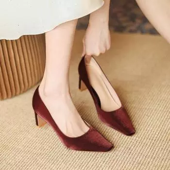 Высокие каблуки из французского атласа, толстые каблуки в сказочном стиле, красные свадебные туфли, маленькие темпераментные туфли с квадратным носком. 34