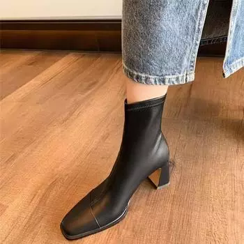 Высокий каблук 7 см с квадратным носком в стиле пэчворк. Толстые каблуки источают ауру стройности, а эластичные короткие сапоги на высоком каблуке — универсальные, удобные и тонкие ботинки. 35