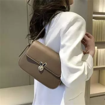 Высококачественная, элегантная, однотонная женская сумка, лето 2023. Новая модная, маленькая, роскошная, модная, популярная маленькая квадратная сумка на одно плечо с диагональной перекладиной.