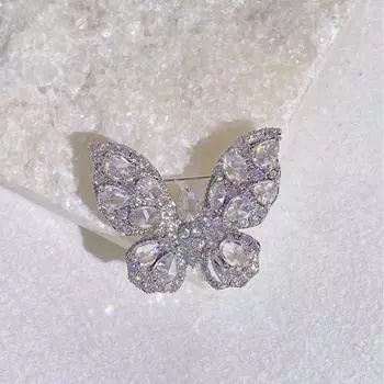 Высококачественная брошь-бабочка из циркония с медью, женская изысканная атмосфера, аксессуары для костюмов высокого класса, хрустальная булавка, универсальная 4.0x3.5 розы красного