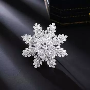 Высококачественная брошь в виде снежинки для женщин, слегка инкрустированная цирконом, изысканное роскошное нишевое пальто, антибликовый корсаж для женщин серебряный