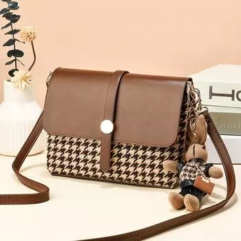 Высококачественная и нишевая сумка для женщин, модная и модная маленькая квадратная сумка через плечо на одно плечо one size чёрный