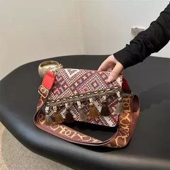 Высококачественная маленькая квадратная сумка в этническом стиле с бахромой, осенний отпускной стиль, универсальная сумка-мессенджер с широким плечевым ремнем на одно плечо красный