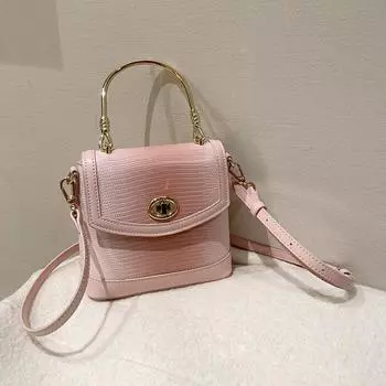 Высококачественная маленькая сумка 2024, летняя новая модная текстурная сумка, универсальная нишевая сумка через плечо на одно плечо розовый