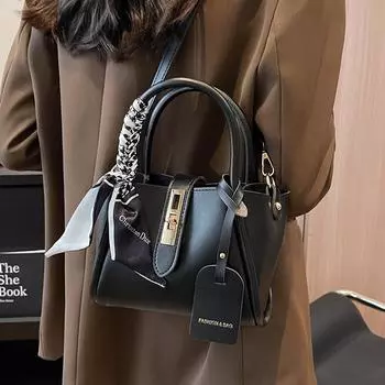 Высококачественная маленькая сумка женская сумка летняя универсальная 2024 новая текстура популярная сумка-мессенджер портативная сумка-ведро в этом году