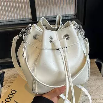 Высококачественная нишевая сумка женская 2024 новая модная корейская версия сумки-мессенджера женская популярная портативная плиссированная сумка-ведро чёрный