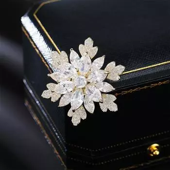 Высококачественная новая универсальная брошь-снежинка премиум-класса, изысканная роскошная микро-инкрустированная цирконием брошь, булавка для блейзера, аксессуары золотой