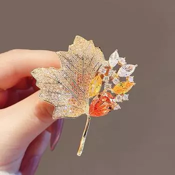 Высококачественная ретро-брошь в виде кленового листа с полыми кристаллами, женская высококачественная брошь в виде кленового листа со стразами, фиксированные аксессуары для одежды