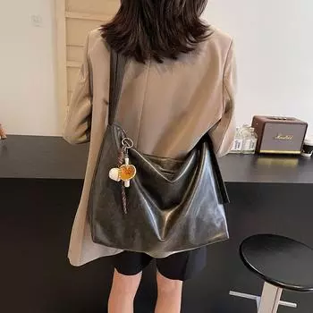 Высококачественная ретро-сумка большой вместимости 2025 осень и зима новая универсальная осенне-зимняя простая повседневная на плечо для поездок на работу пельмени 43*12*30 чёрный