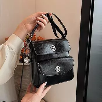 Высококачественная серебряная маленькая сумка для женщин в 2024 году, новая популярная и универсальная сумка через плечо, модная и супер популярная маленькая квадратная сумка на одно плечо