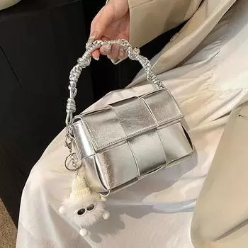 Высококачественная серебряная сумка женская летняя 2024 года, новая сумка через плечо в иностранном стиле, модная универсальная и взрывоопасная портативная плетеная сумка 18*6*13 серебряный