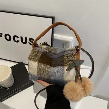 Высококачественная сумка цвета Майяра, женская сумка в иностранном стиле, плюшевая клетчатая сумка через плечо, портативная маленькая квадратная сумка, знаменитость из Интернета, новая Without pendant синий