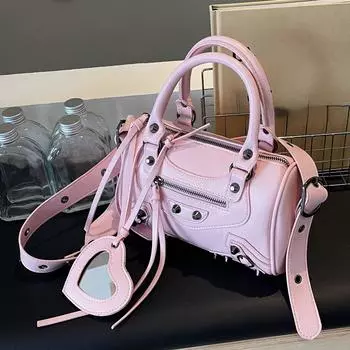 Высококачественная женская сумка в стиле Spicy Girl с заклепками, новая текстурированная сумка в стиле Бостон, нишевая мотоциклетная сумка через плечо на одно плечо чёрный