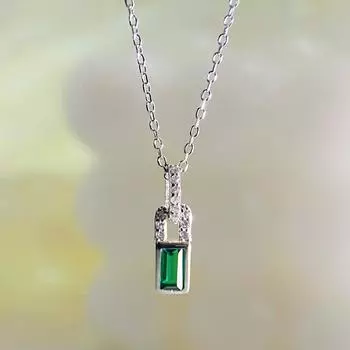 Высококачественное маленькое ожерелье с зеленым бриллиантом, легкая роскошь, модный темперамент, универсальная цепочка на ключицу, новый стиль