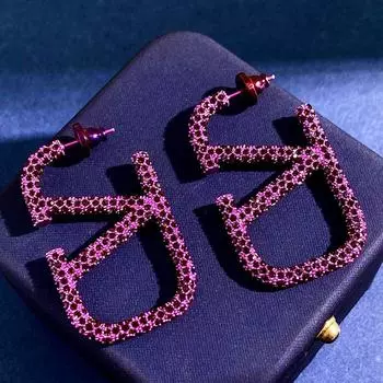 Высококачественные легкие роскошные серьги-гвоздики с буквой V и бриллиантами, большие розово-красные серьги-гвоздики для женщин, преувеличенный темперамент, персонализированные серьги Ins Wind