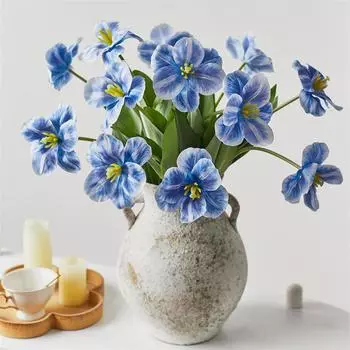 Высококачественные ощущения от цветущих тюльпанов. Искусственные тюльпаны. Поддельные цветы. Фотографии на открытом воздухе. Украшения для обеденного стола и гостиной. белый