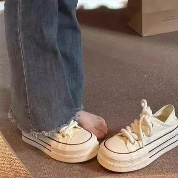Высококачественные парусиновые туфли для женщин весна-лето 2024 года, новые нишевые повседневные маленькие белые туфли с толстой подошвой и одной педалью, подчеркивающие маленькие ножки 35 бежевый