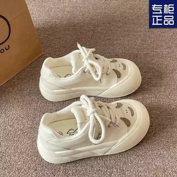 Высококачественные повседневные туфли для женщин на толстой подошве, новинка весны 2025 года, универсальные шикарные туфли, маленькие белые туфли, женские туфли для хлеба 35