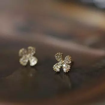 Высококачественные серьги Lucky Grass Flowers — маленькие и элегантные, а изысканные серьги — свежие