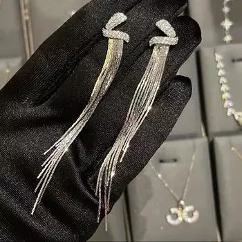 Высококачественные серьги с бахромой в стиле «Темперамент». Новые модные серьги в нишевом дизайне. Элегантные легкие длинные серьги в японском и корейском стиле.