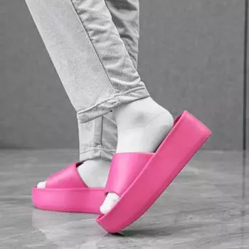 Высококачественные тапочки для верхней одежды 2024 года, новые модели с увеличенной высотой и взрывом, толстые каблуки с уклоном, классные тапочки на высоком каблуке, лето 35-36