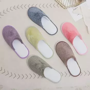 Высококачественные утолщенные одноразовые тапочки из кораллового флиса с индивидуальным логотипом для домашнего использования и использования в салонах красоты