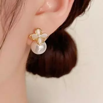 Высококачественные женские серьги, милые серьги с кошачьим глазом и цветами из жемчуга, темпераментные серьги с клевером из четырех листьев белый
