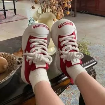 Высококачественные женские туфли улыбаются белому оленю, та же пара парусиновых туфель, низкие, увеличивающие рост черно-белые туфли с большой головой, 35