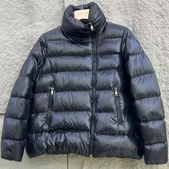 Высококачественный белый утиный пух 90% с небольшим воротником-стойкой, утолщенный корейский вариант, свободный глянцевый короткий пуховик для женщин, осенне-зимнее пальто прилив S чёрный