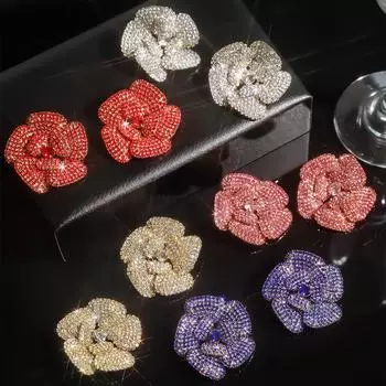 Высококлассное чувство моды. Красочные большие серьги-цветы. Высококачественные женские серьги. Свадебные серьги с блестящими кристаллами.