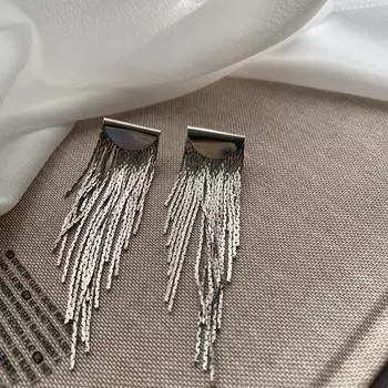 Высококлассные атмосферные металлические серьги с длинной бахромой для женщин, дизайн в стиле легкой роскоши, простой темперамент, универсальные серьги для женщин
