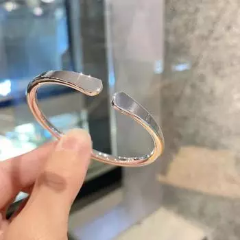 Wanzhu Silver 9999 Простой и универсальный браслет с гладкой поверхностью и открытой плоской головкой в форме веера, браслет из чистого серебра с выгравированными словами мира и радости Adjustable size