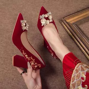 Wedding shoes women s red 2024 autumn new thick heel Chinese Xiuhe wedding dress two wear bridal shoes pregnant women middle heel 34