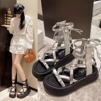 Модные повседневные босоножки на танкетке 35 серебряный