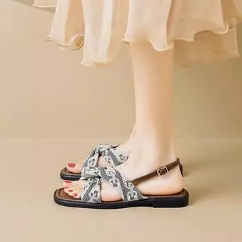 Weiwei girl 6076-5 плоские сандалии женская летняя одежда одно слово с французскими ретро римскими сандалиями женская обувь большого размера 34 чёрный