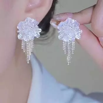 White Camellia Earrings Elegant Elegance Rhinestone Tassel Earrings Fancy Niche Style Exquisite Flower Silver Stud Earrings 188# white petals