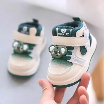 Winter Children s Shoes New Boys Girl Sports Shoes Plush Cartoon Cute Anti Slip Comfortable Children Skateboard Shoes Sneakers 16inner12cm зелёный