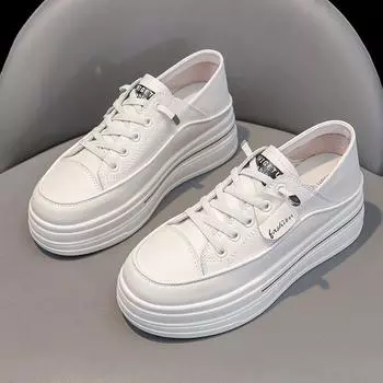 внутренняя высота увеличивается кожаная поверхность белые туфли женские кроссовки на толстой подошве летом 2024 года новые взрывные универсальные повседневные туфли для сноуборда с одной педалью 35