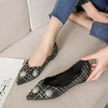 Women Flat Loafers Fashion Rhinestone Rivets Casual Work Shoes Female Light Soft Bottom Plus Size Boat Shoes 34 белый