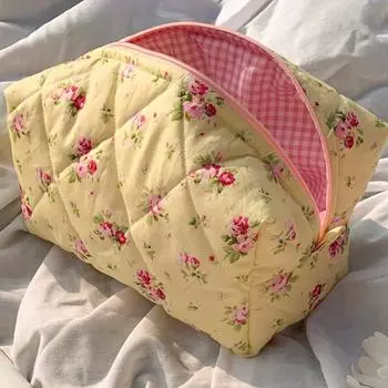 Women Lace Cosmetic Bag Cute Floral Travel Makeup Pouch with Zipper Quilted Makeup Organizer Storage Bag Travel Toiletry Bag розовый