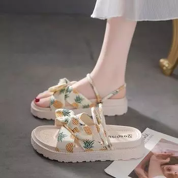 Women s cool slippers summer wear 2025 new Internet celebrity super fire home thick bottom stepping on shit seaside beach sandals 35