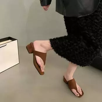 Women s flip-flops women s summer wear new temperament suede fairy style retro design thick heel toe sandals 35 коричневый