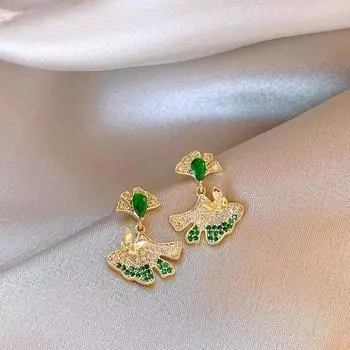 Women s retro ginkgo leaf earrings зелёный