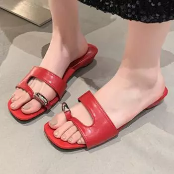 Women s Slippers 2025 Trend Designer Clip Toe Women s Sandals Casual Flat Shoes Square Head Outdoor Comfortable Beach Flip Flops 35