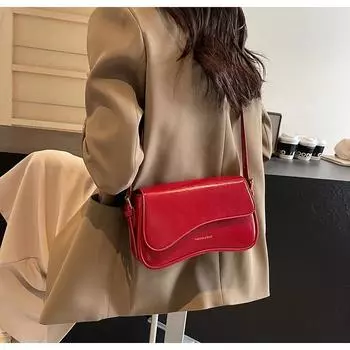 Женская маленькая квадратная сумка через плечо универсальная сумка для переноски нишевая классика высокого класса подходит ко всему новая мода осень