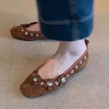 Women s Suede Flats Spring New Square Toe Shallow Mouth Rivet Flower Soft Sole Anti-slip Wear-resistant Single Shoes 35 темно-коричневого