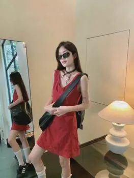 Women s Summer 2024 French Red V-Neck Sleeveless Vest Dress - Seaside Holiday Short Skirt L красный